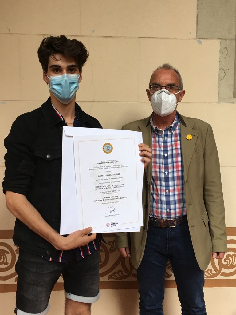 insvilafant's tweet photo. Un goig acompanyar a en Martí Cousillas Almar a l'acte de recollida del premi de la Universitat Ramon Llull pel seu TdR. #PremisURL https://t.co/B5d1CQ8pNm