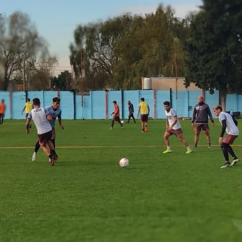 #LaSemanaDeBrown

El plantel profesional se encuentra nuevamente entrenando tras el parate por la situación sanitaria.

Desde este miércoles hasta el sábados, todas las prácticas se realizarán en el Lorenzo Arandilla a puertas cerradas.