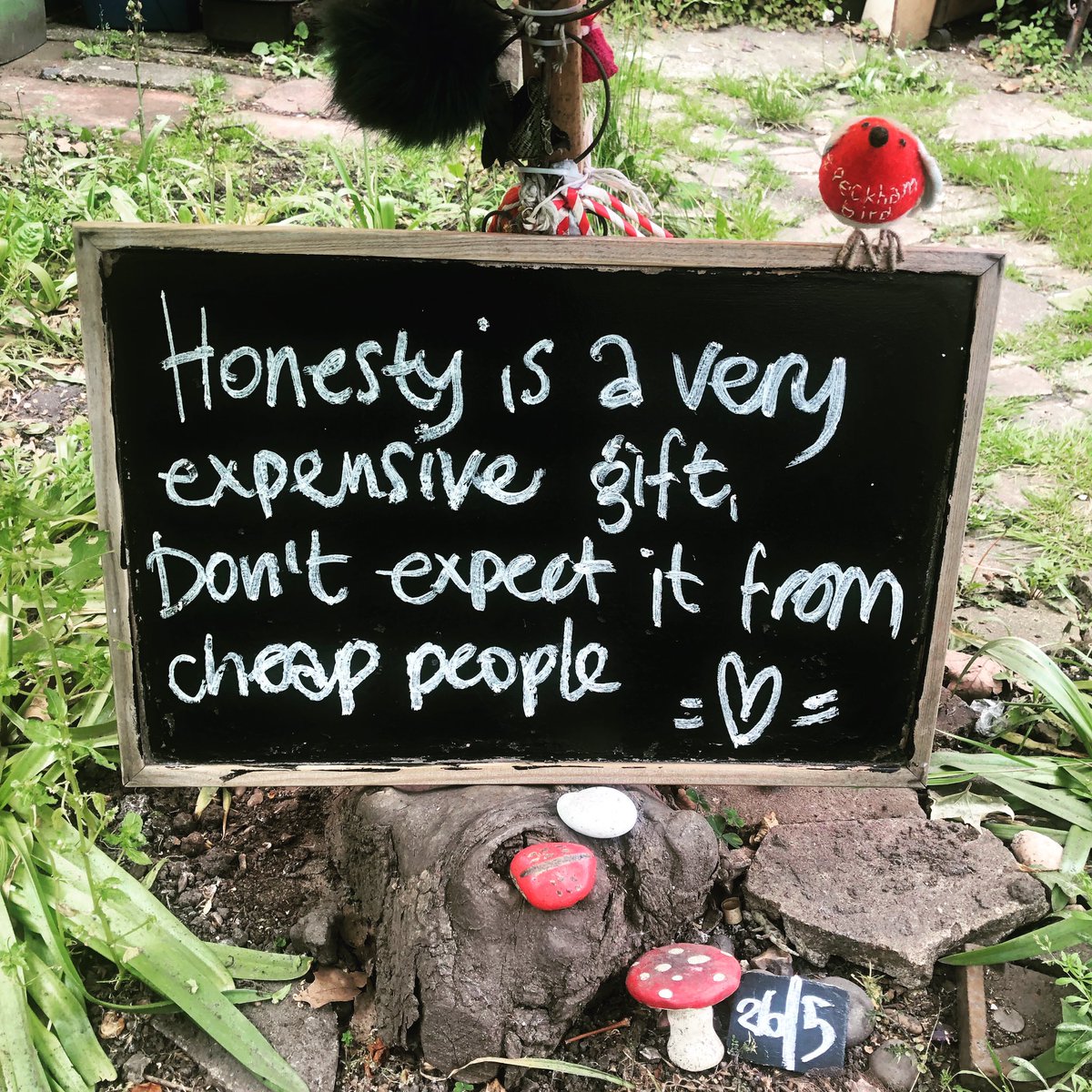 peckhambird's tweet photo. #honesty #expensivegift #donotexpect #cheappeople #selflove  #beyou  #beyoutiful #kindness #wishing  #everyone #light #love #laughter and #joy in your dear #hearts 🌈❤️ https://t.co/PpfbPsXKXa