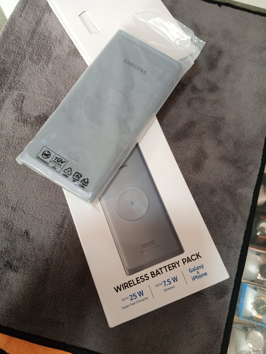 Aywa_store's tweet photo. #Aywa power bank authentique Samsung 
Fast charge, chargement sans fil inclus 💃💃💃
Prix: 28000 FCFA 
#Aywa #AywaSN https://t.co/Knr5C9TzLl