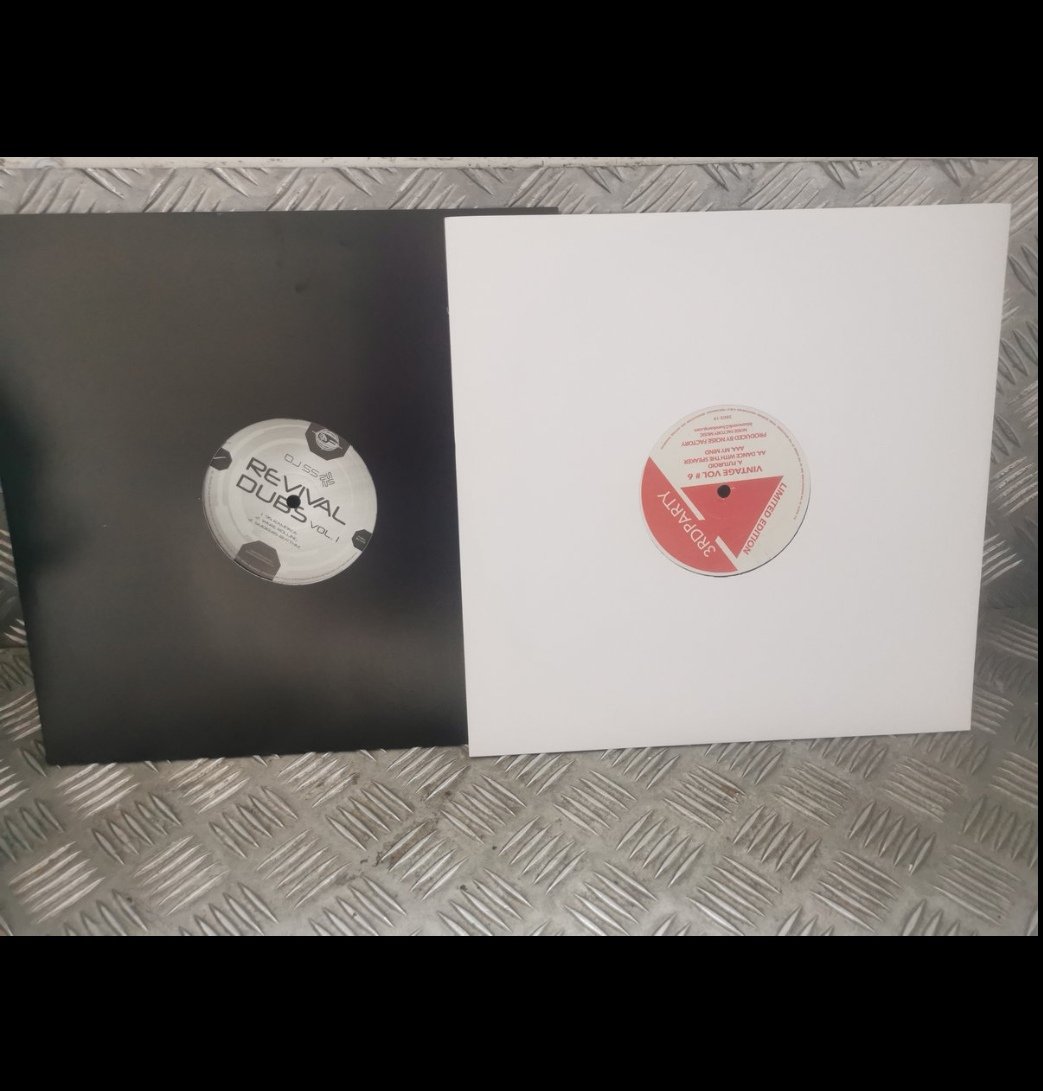 Raah went 2 the lock up and found 2 boxes with x30 vinyls in each one 😂
Vintage #6 n Revival Dubs Vol 1 😁 Soo if you missed out the last ⏰ best be quick like ⚡⚡ init😉
ibizarecords2.bandcamp.com