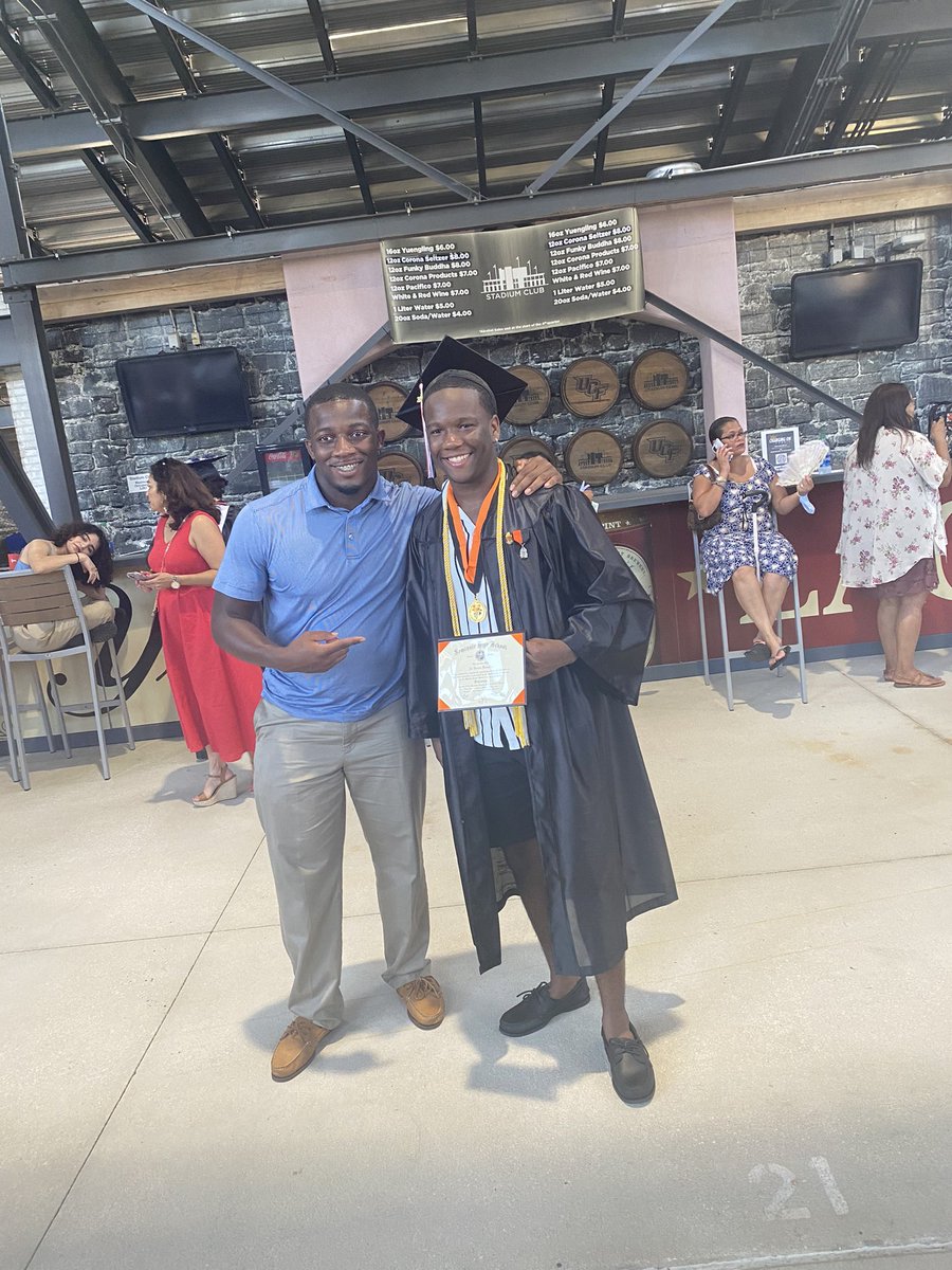 da_dreion's tweet photo. That was fast🎓 Enjoy it while you can #FSUBOUND https://t.co/KecAjP7uln