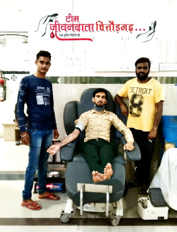 MANOJJAIHIND_'s tweet photo. #case_solved : 1246
1. #हंसराज_चौधरी A-Ve ( JP CLOTHES CHITTORGARH ) ने मरीज गेरी बाई भील के लिए रक्तदान किया.
2. #गुलाब_पोखरना O+Ve ( चित्तौड़गढ़ )
3. #जोधराज_मेघवाल B+Ve ( बोराखेड़ी )
#teamjivandata #लड़ेंगे_जीतेंगे #plasma #plasmadonation #donateplasmasavelives #BloodMatters https://t.co/31o8X3fmso