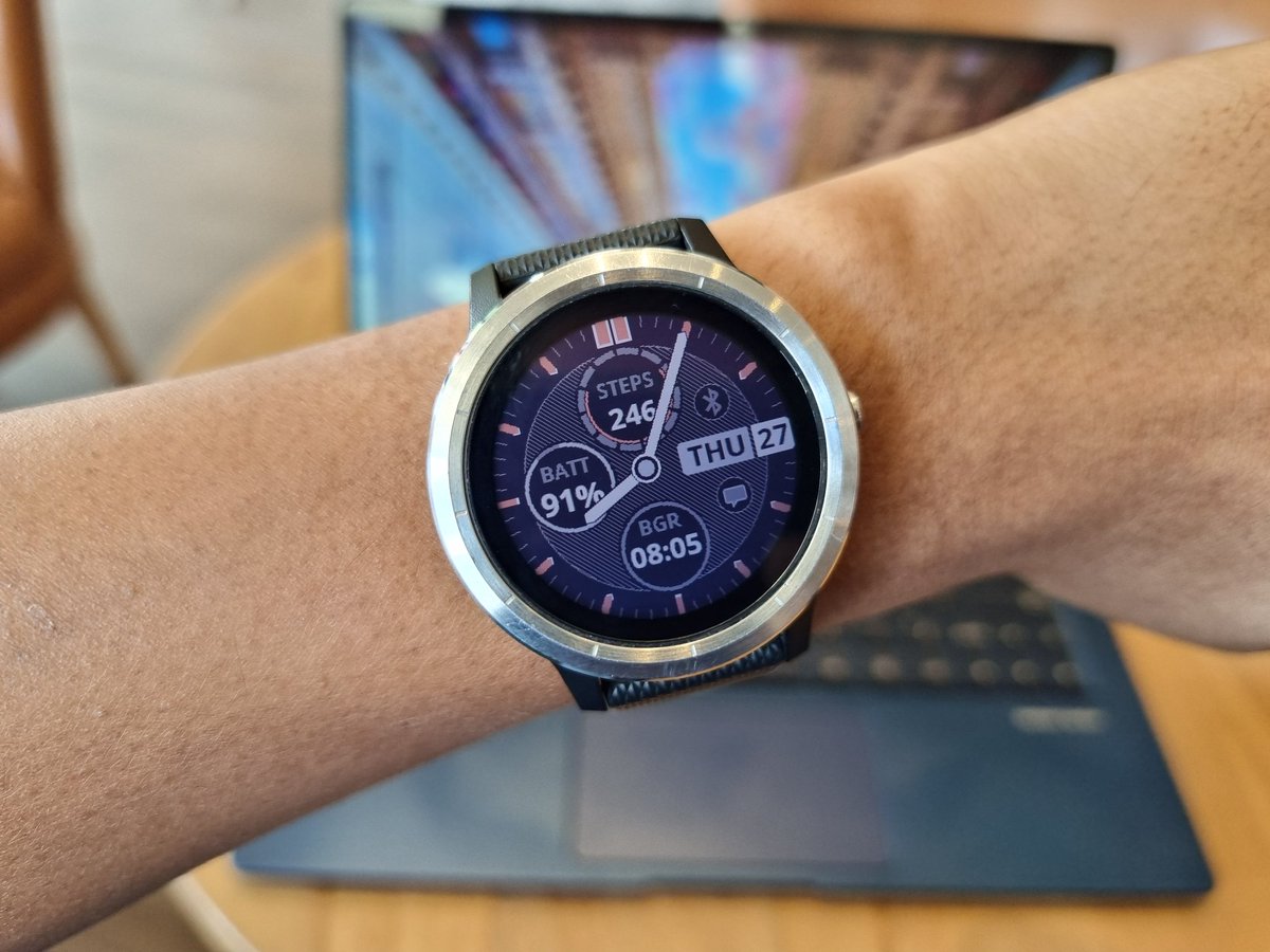firmangrh's tweet photo. Udah pake berbagai smartwatch ujung-ujungnya selalu kembali ke jam satu ini, Garmin Vivoactive 3.

Ringan, batere tahan semingguan, fitur ok, dan yang canggih layarnya malah makin jelas di bawah sinar matahari dan selalu aktif. https://t.co/IEhjbVnsWf