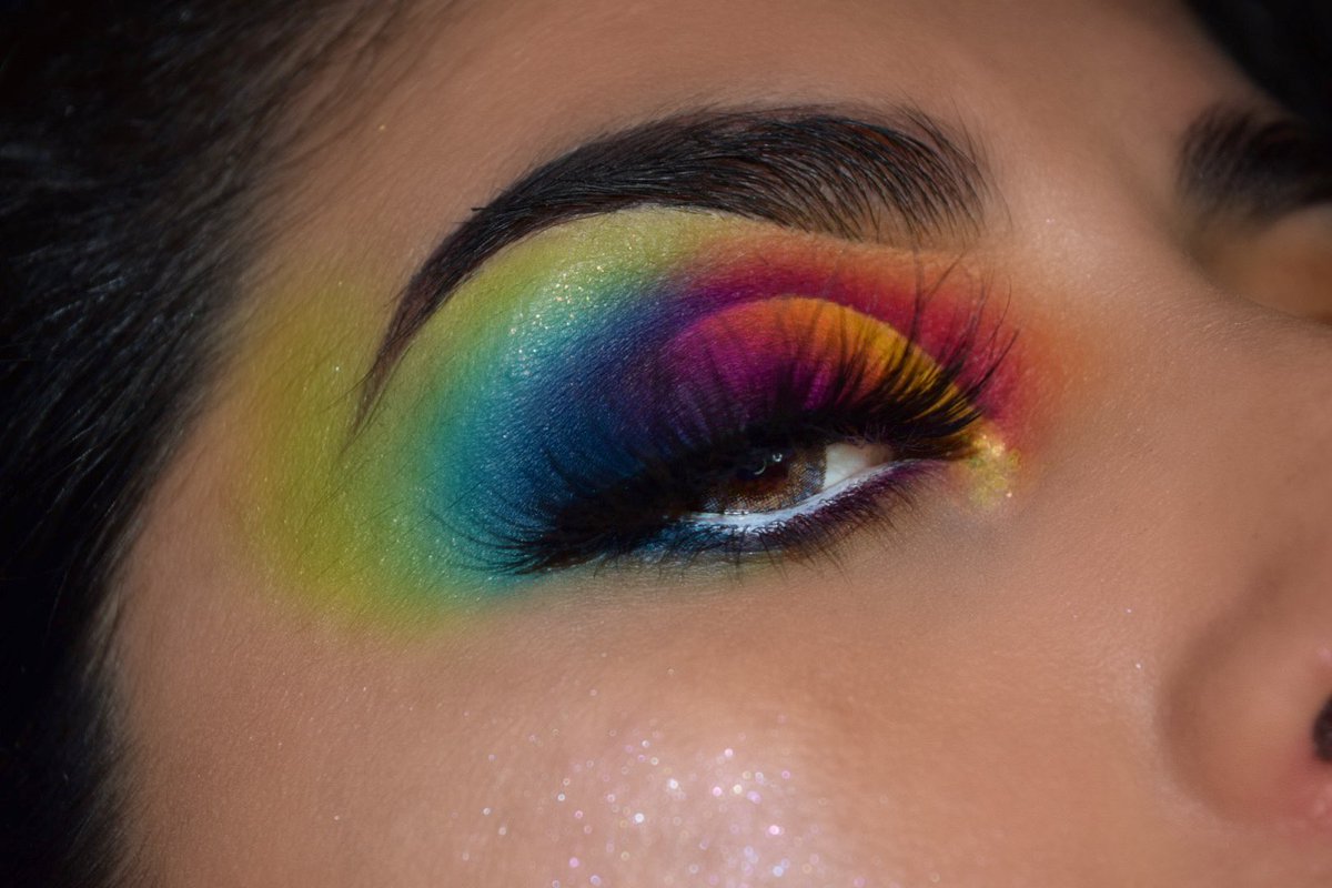 red_chick_04's tweet photo. Well everyone, did I pass?! #makeupartist https://t.co/v5gHWP9Aor