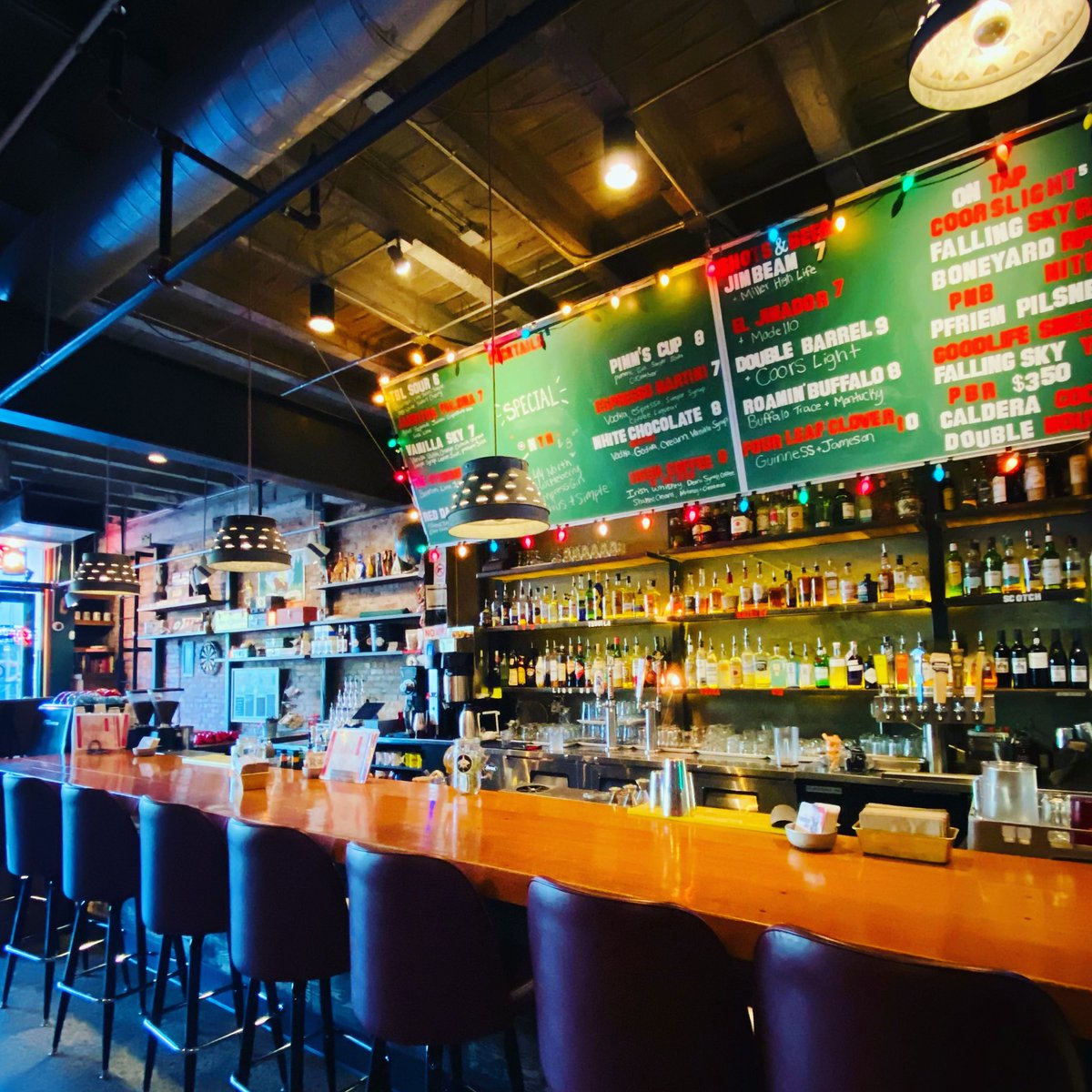 thebarnlight's tweet photo. “In wine there is wisdom, in beer there is Freedom, in water there is bacteria.”

~ Benjamin Franklin

#quotestoliveby #eugeneoregon #downtowneugene #barmudatriangle #winelifestyle #beer #benjimanfranklin  #oregon #cocktails #barsofeugene #oregonlife #drinksondrinksondrinks https://t.co/VT5GVpmiTs