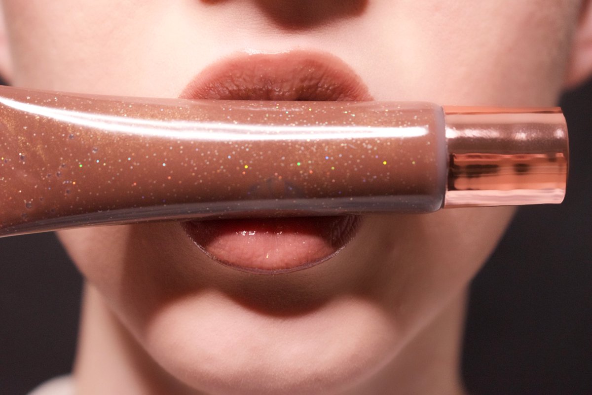 ThisIsNotAlee's tweet photo. Shades shades SHADES 💋these are handmade cruelty|vegan lipgloss. Follow my cosmetics page for more ❤️IG: _sincosmetics https://t.co/FFKKdlgSHZ
