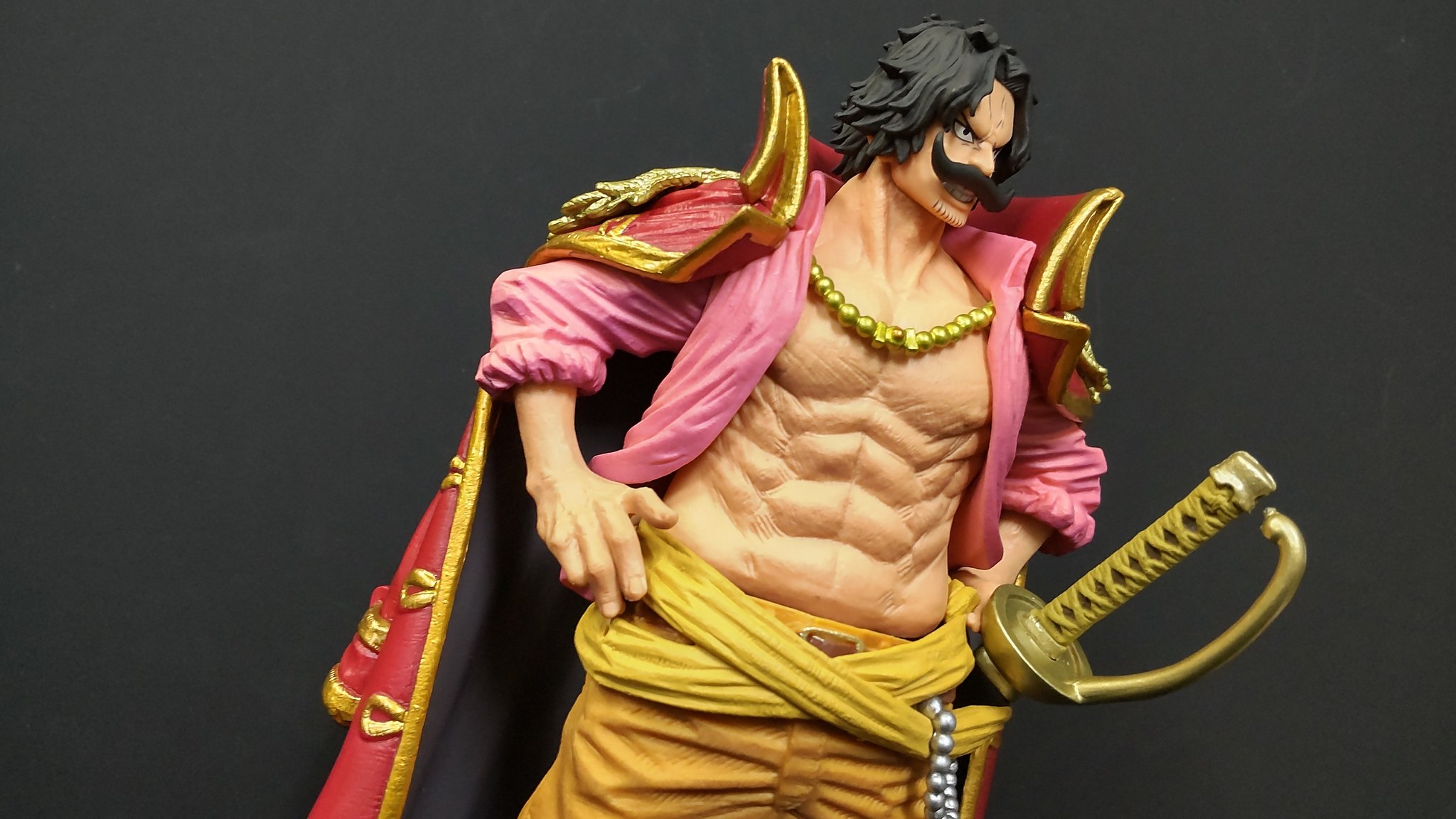 秋 葉 原 Hey あまりの重量に配送担当者が悲鳴をあげた大迫力フィギュア プライズ 本日新入荷 ワンピース King Of Artist The Gol D Roger 全てはここから始まった 伝説の海賊王ゴール D ロジャーがhey2階に登場 デカい 秋葉原hey