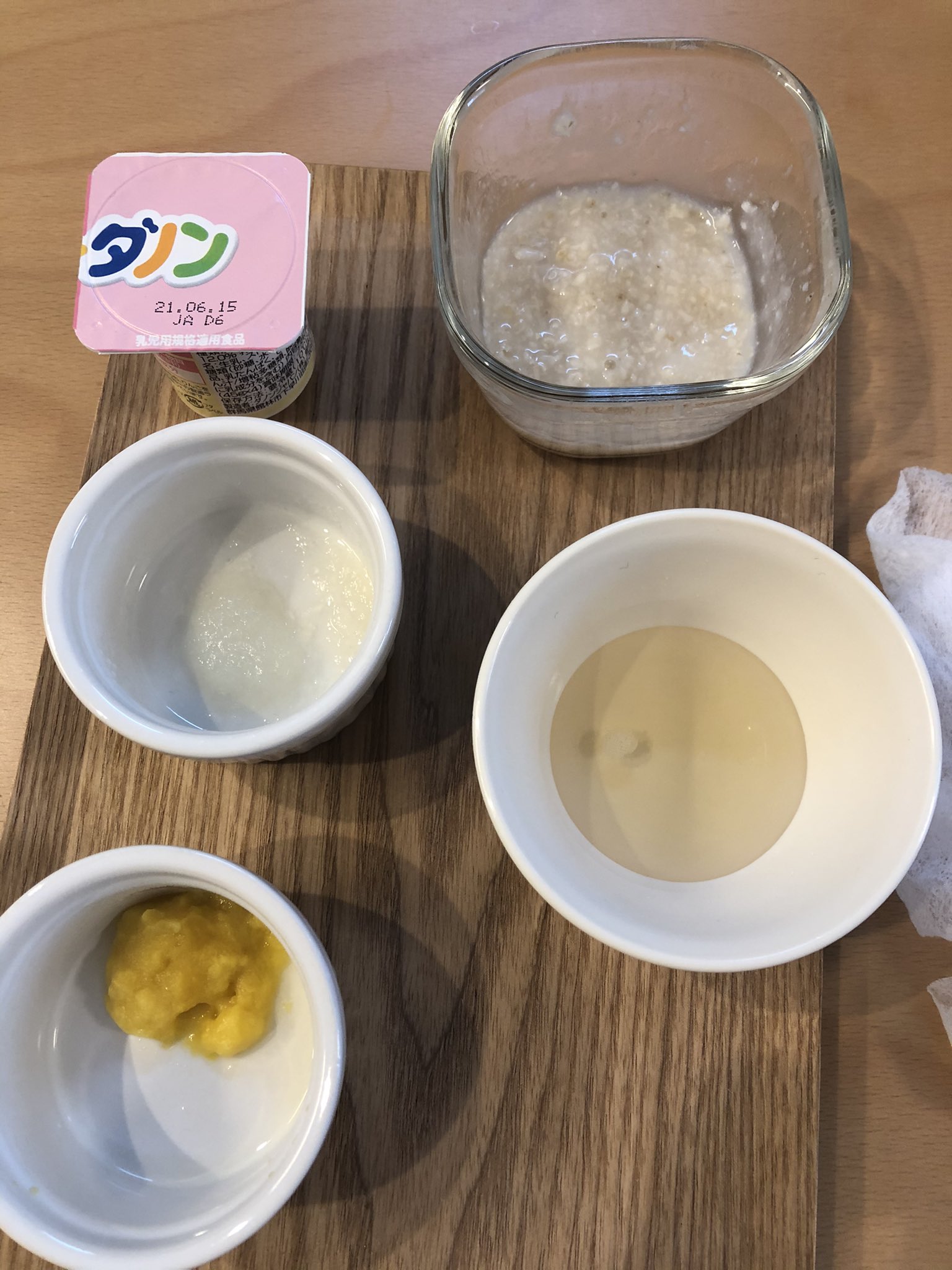 ねっこもち 1y 10 23 8y9xk 我が家まだ品目12品目とかやけど手当たり次第上げてみてる感じ 笑 ベビーダノンソースには砂糖が入ってるからあげすぎ注意かなって感じ 小岩井の生乳100のヨーグルトは酸味が少なくて赤ちゃんにもあげられるってネット