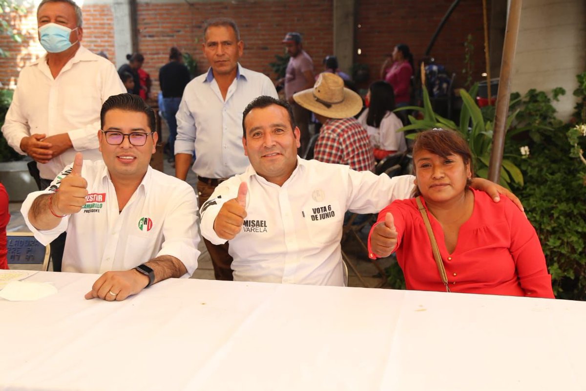 PRIdePUEBLA's tweet photo. Desde #Coronango el presidente @NestorCamarillo, acompañado por @ErikSalgadoTr, secretario de @SCIVILCDEPUE, hizo un llamado a la unidad de los priistas y a salir a votar por @peralta_varela, nuestro candidato a la presidencia municipal, porque cumplirá sus promesas de campaña. https://t.co/mPsnjYUGUC