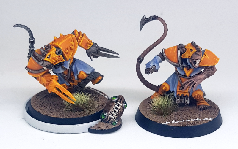 Also finished up another #bloodbowl sevens team - Gouda Intentions! I don't paint orange as a main colour much, so it was a fun challenge getting a real vibrant look without taking too much time. Also made a ball token to help quickly spot it on the pitch! #WarhammerCommunity