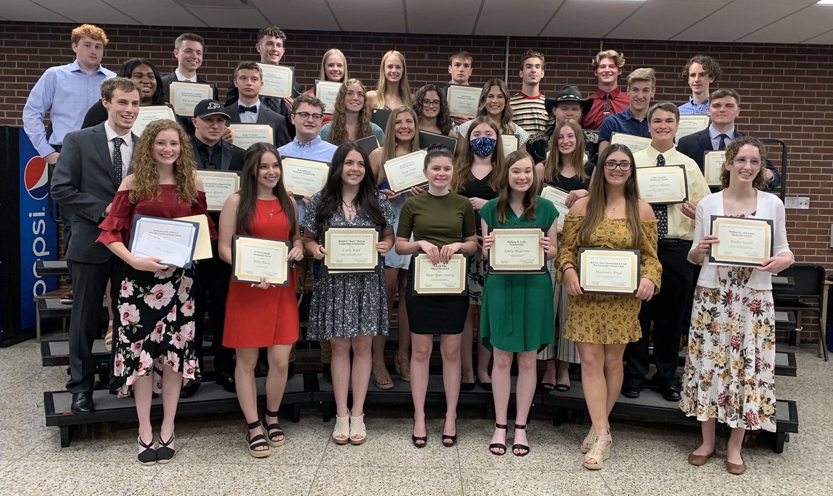 DrMegMurray's tweet photo. Congratulations to our scholarship recipients this evening! The @BASDEdFdn awarded almost $50,000 in scholarships to some of our graduating seniors. Next stop - graduation! @BeaverAreaSD #WeAreTheBobcats #Classof2021 🐾 https://t.co/249DdY0bvw