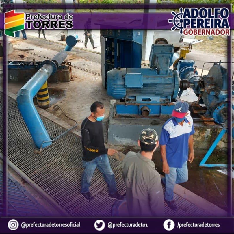 PrefecturaDeTo1's tweet photo. #26may el día de hoy  el prefecto Danny Lameda  en compañía  del presidente de Hidrolara  Yoel Tifor estuvieron  supervisando los trabajos de instalación  del transformador en el rebombeo de Atarigua  ubicado en Arenales https://t.co/IFkvrycyee