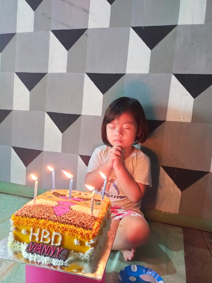 Karlina05541329's tweet photo. Slmat bertmah usia ya nak. . Smga engkau kelak suskses sllu & slalu dlm lindugan Tuhan. . Doa yg terbaik slalu utk mu nak ๐๐๐
#telatpost
#26mei https://t.co/C6I42DGRKZ