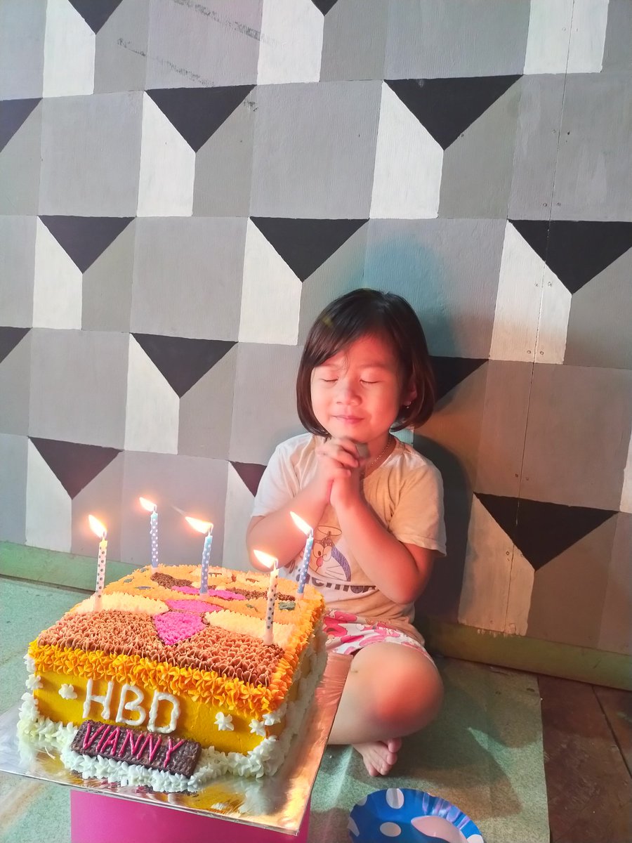 Karlina05541329's tweet photo. Slmat bertmah usia ya nak. . Smga engkau kelak suskses sllu & slalu dlm lindugan Tuhan. . Doa yg terbaik slalu utk mu nak ๐๐๐
#telatpost
#26mei https://t.co/C6I42DGRKZ