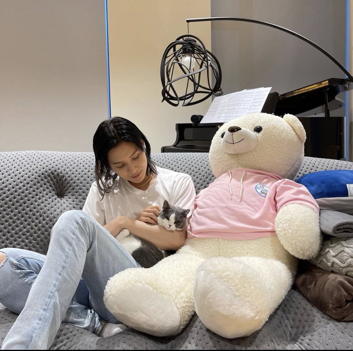 5HINeeRise's tweet photo. TaeKey with 'I live alone' bear feat their babies 🤭❤️
#Taemin @SHINee #SHINee #Key https://t.co/A5IvuschQV