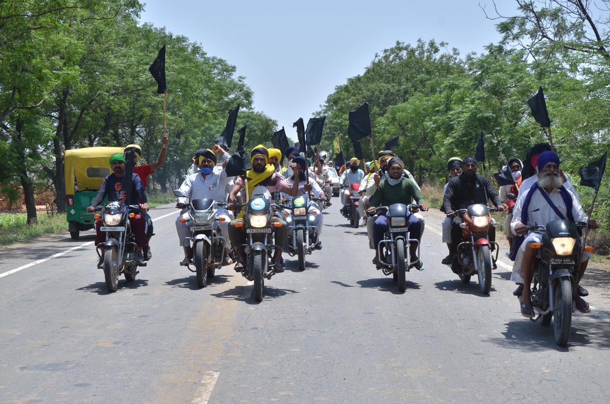 itsBrarBaby's tweet photo. Here are some pictures of Motorcycle March in districts of Haryana from Tikri Border on Black Farmers day.

#एकजुट_किसान_मोदी_परेशान https://t.co/xymB9m9ulR