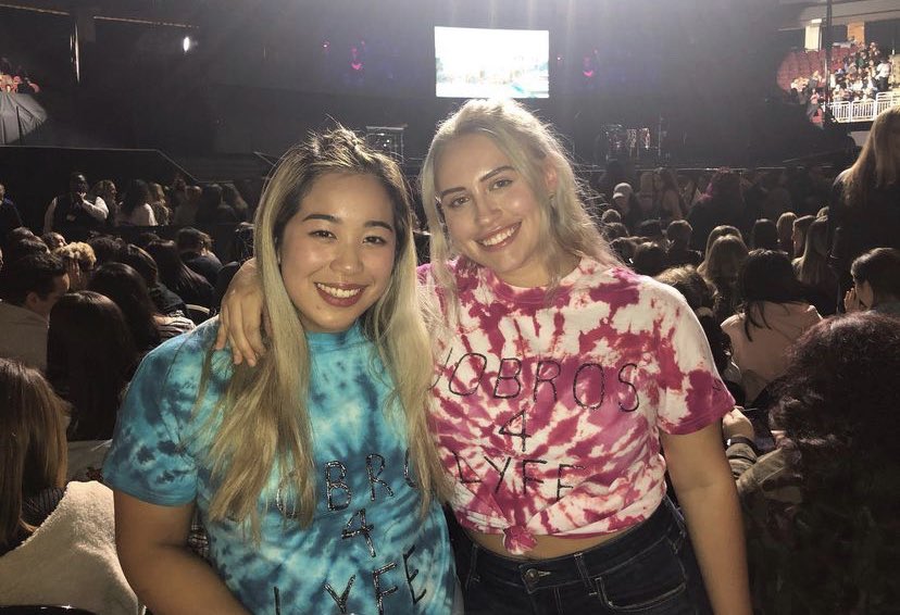 taylertailor's tweet photo. if u and ur bsf don’t have matching ombré to blonde to brunette cycles are you even bsfs https://t.co/Eu5bafQUTi
