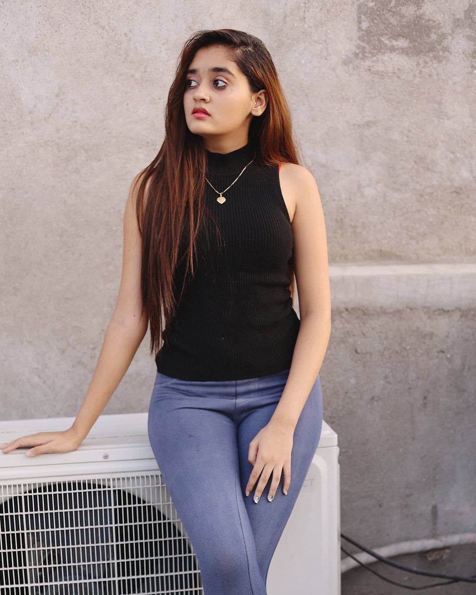 realBindasKavya's tweet photo. Good morning friends. 
#Wednesday https://t.co/5xU2S4ekq9