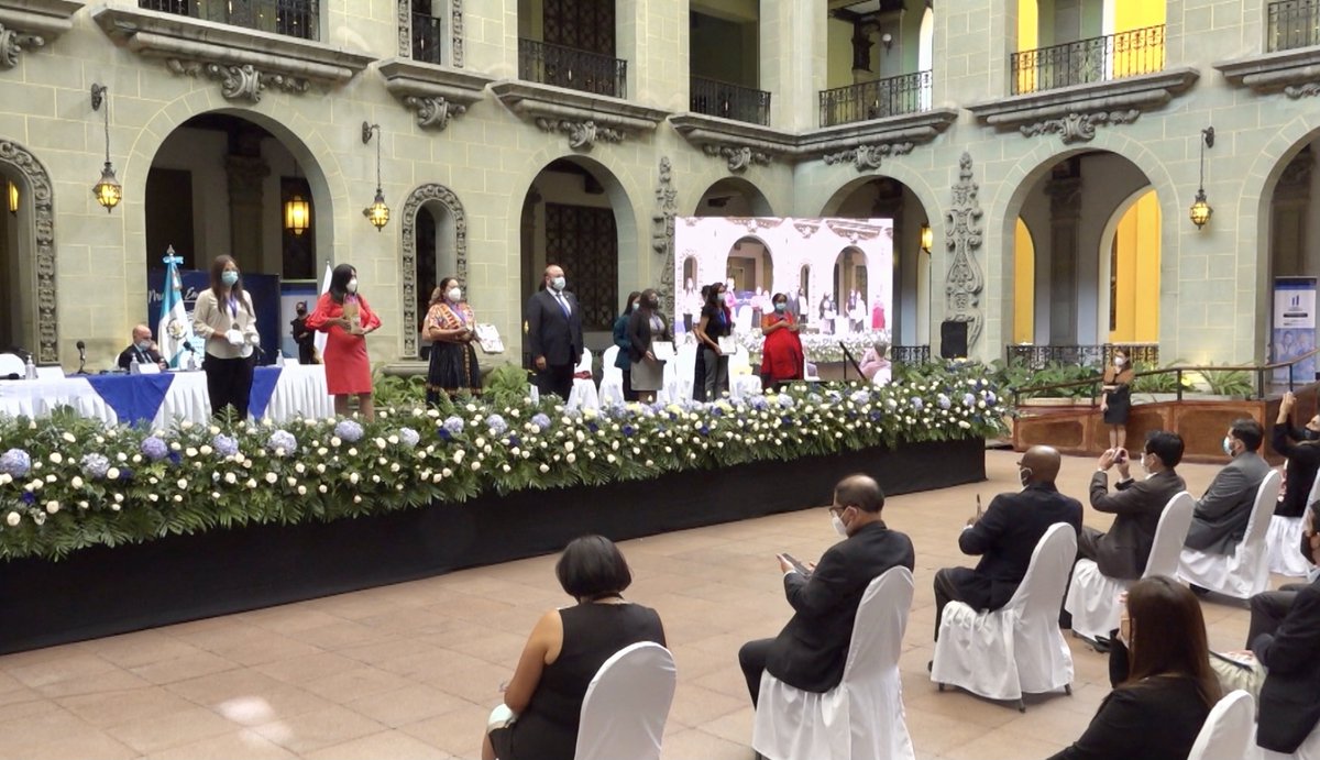 Hoy, 10 mujeres destacadas recibieron un reconocimiento por su valioso aporte en...