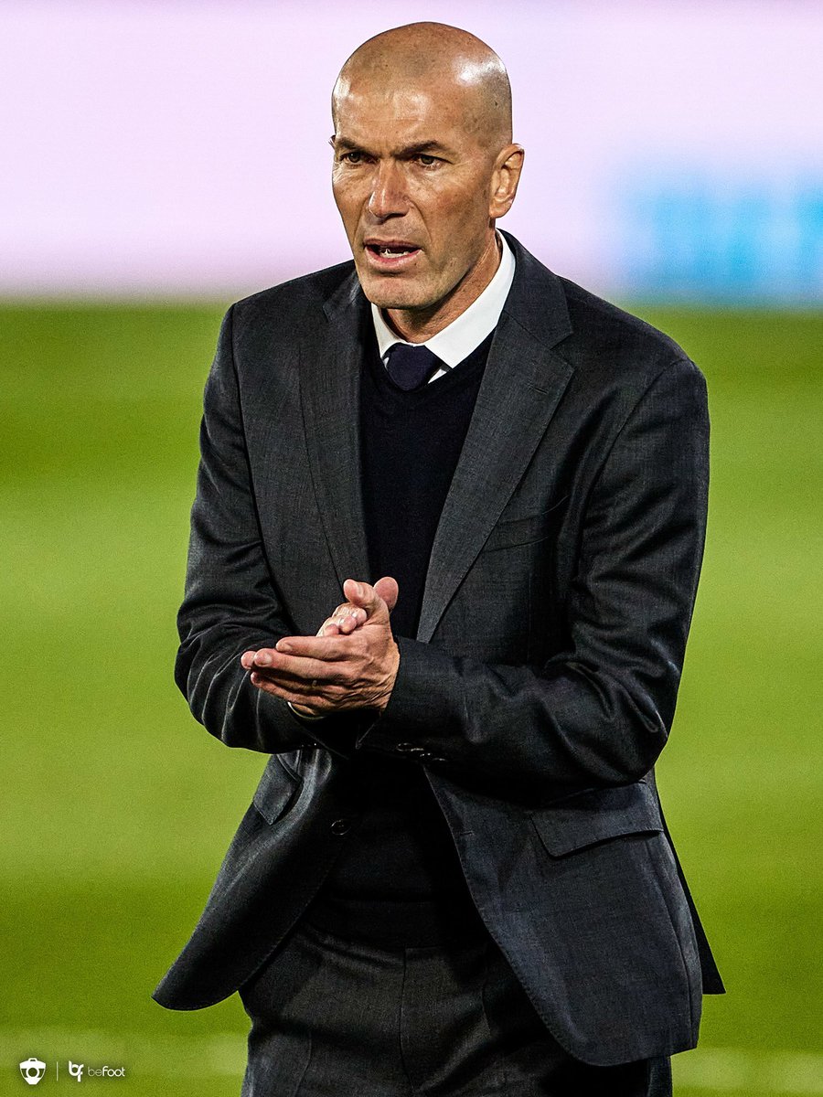 _BeFootball's tweet photo. 🔴 𝗕𝗥𝗘𝗔𝗞𝗜𝗡𝗚 ! Zinedine Zidane a décidé de quitter le Real Madrid ce soir !

(@FabrizioRomano) https://t.co/h4E50knyEx