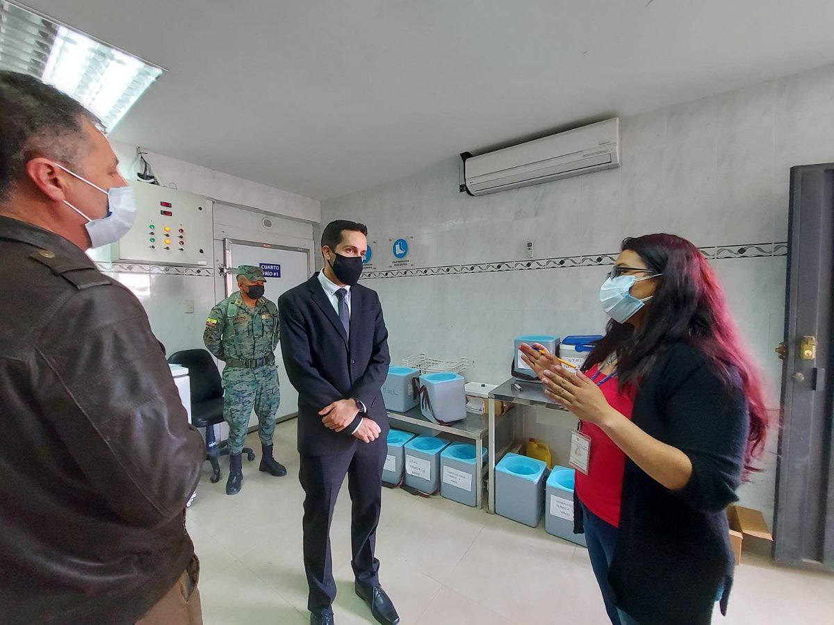 Salud_Loja's tweet photo. .@andreshidalgoe asumió la Coordinación Zonal 7 de Salud, durante su primer día se reunió con el personal, conocer sus diferentes procesos y tomar decisiones para su plan de trabajo al frente de la institución. 

#GobiernoDelEncuentro https://t.co/OXQl97GIxh