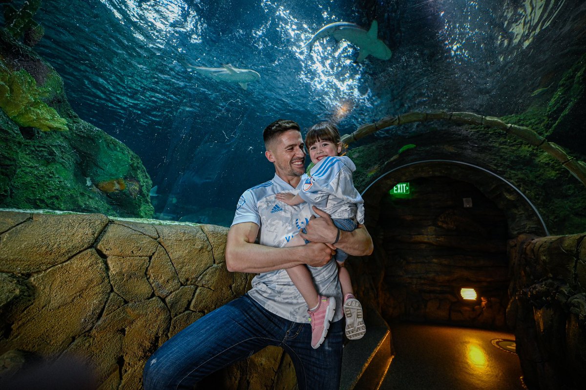 Thank you to our friends at @SEALIFEKC for hosting @AFontas3 and his family and sharing with us their passion for creatures of the ocean! We all aim to join @MLS' league-wide initiative to raise awareness for environmental issues and to help create sustainable communities. 🌊