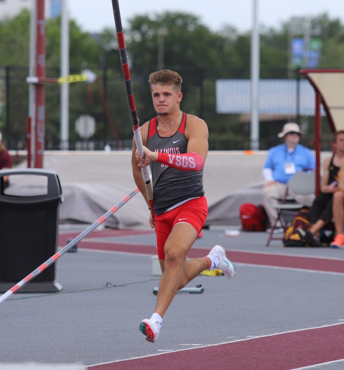 RedbirdTFXC's tweet photo. What a career for Kellen Kravik👏
🔴 school record holder
🔴 2x NCAA West Prelims qualifier
🔴 2021 MVC Champ
🔴 5x All-Valley performer

We’re so proud of you, Kellen! #RB4L https://t.co/GNrRARbYrq