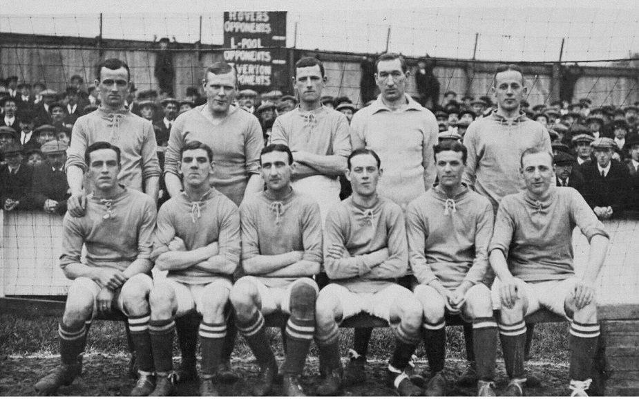 oldpicposter's tweet photo. Tranmere Rovers Football Team 1913-14 Season. https://t.co/7celnlpPmY