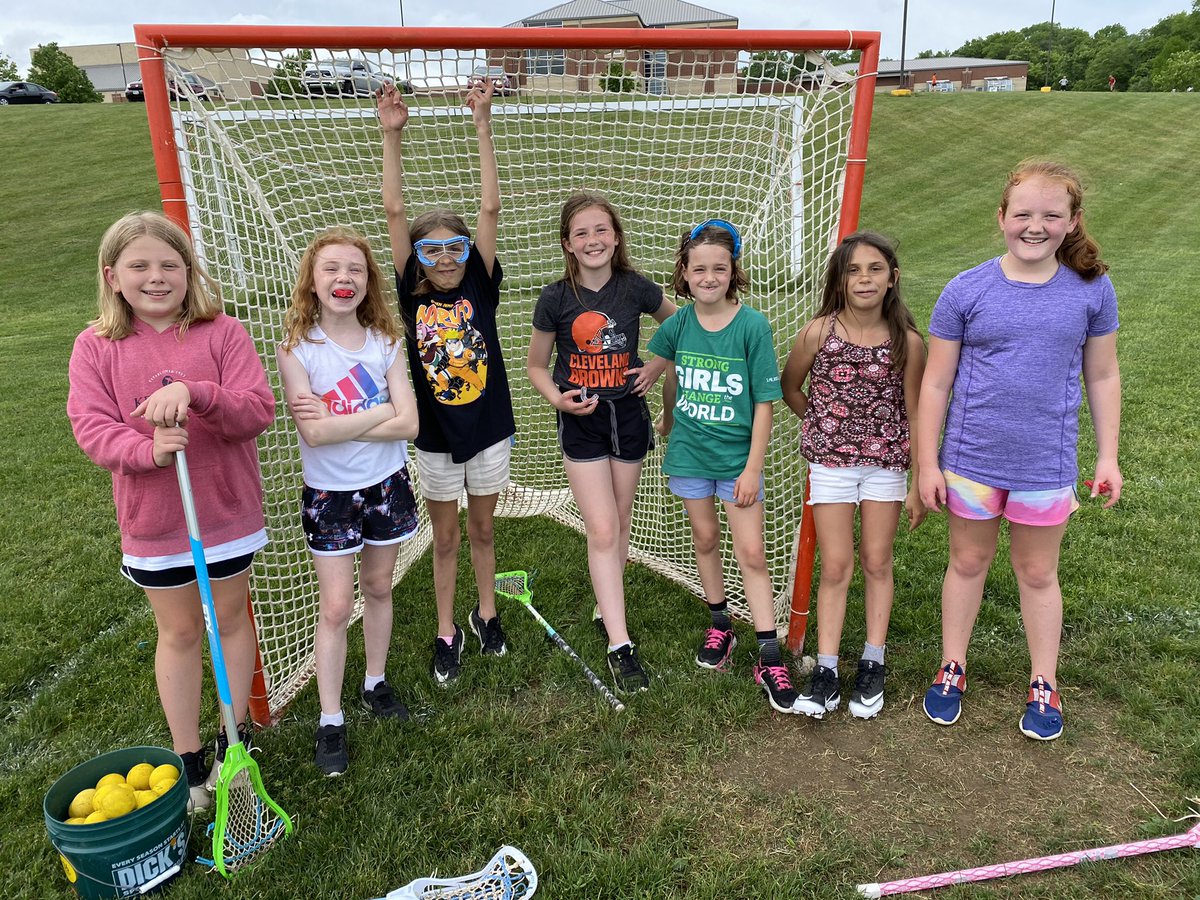 KceLax's tweet photo. That’s a wrap for the 3/4th graders! They did awesome and learned so much! Can’t wait for next season ✈️🌟🥍 #gobombers #growingtheprogram https://t.co/r6OqAi9mSx