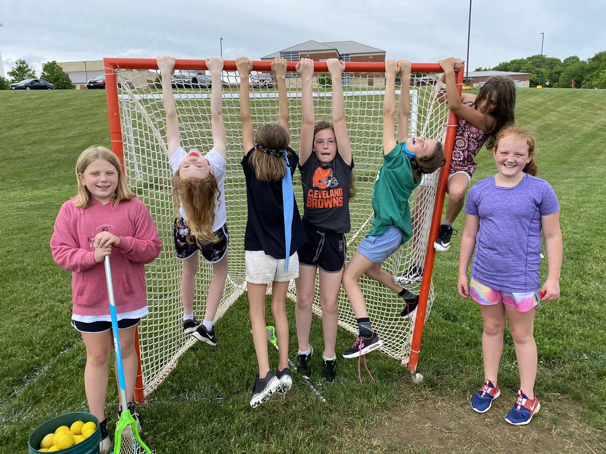 KceLax's tweet photo. That’s a wrap for the 3/4th graders! They did awesome and learned so much! Can’t wait for next season ✈️🌟🥍 #gobombers #growingtheprogram https://t.co/r6OqAi9mSx