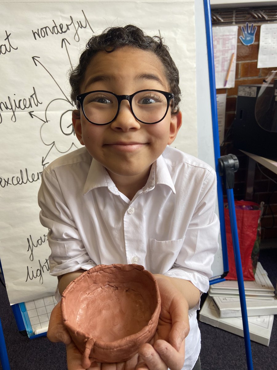 MissTuddenham's tweet photo. Today Year 3 made clay coil pots and pinch pots! Making sure they score and slip to join their coils together! 🏺 @AndertonPark https://t.co/wNsZih93RE