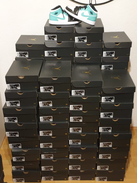 Sneaki89 tweet media