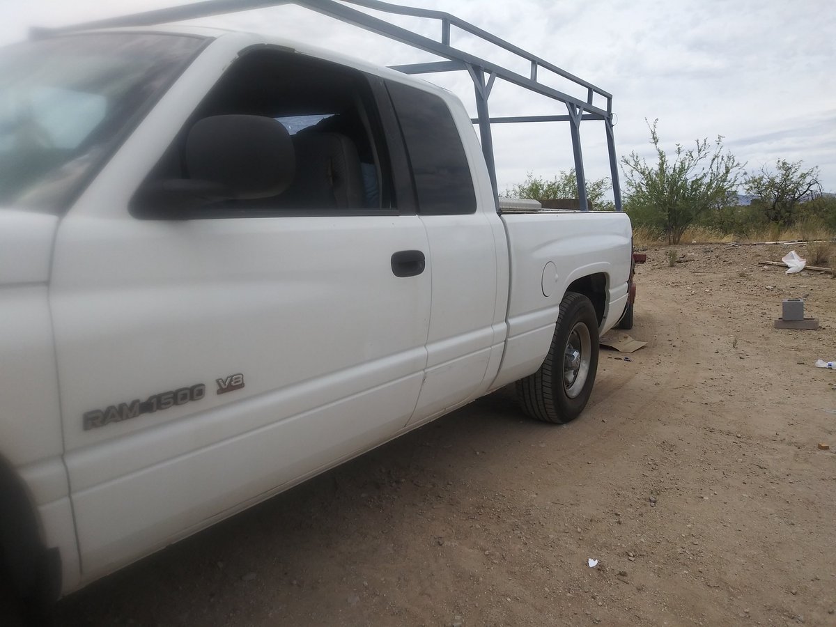 FlyN_Hawaiian14's tweet photo. Body work repairs I just did came out good. Almost like it was never hit. I painted my ladder rack just now and decided to hand wax the entire truck. Ready to hit the road in 4 more days #BayAreaBound #RidingTillTheWheelsFallOff #GoodOleWorkTruck https://t.co/pcfOC4w5kb