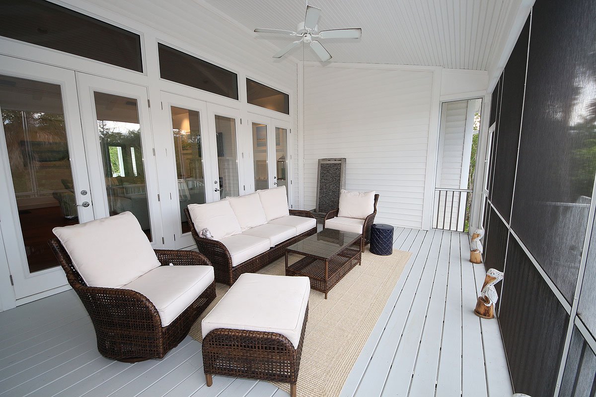 RoyalShellFL's tweet photo. This bright and comfortable #Sanibel Island home can accommodate up to 10 guests and the family dog, so you don't have to leave anyone behind!

https://t.co/G2Faw4J1wK https://t.co/rdSET2Nyd5