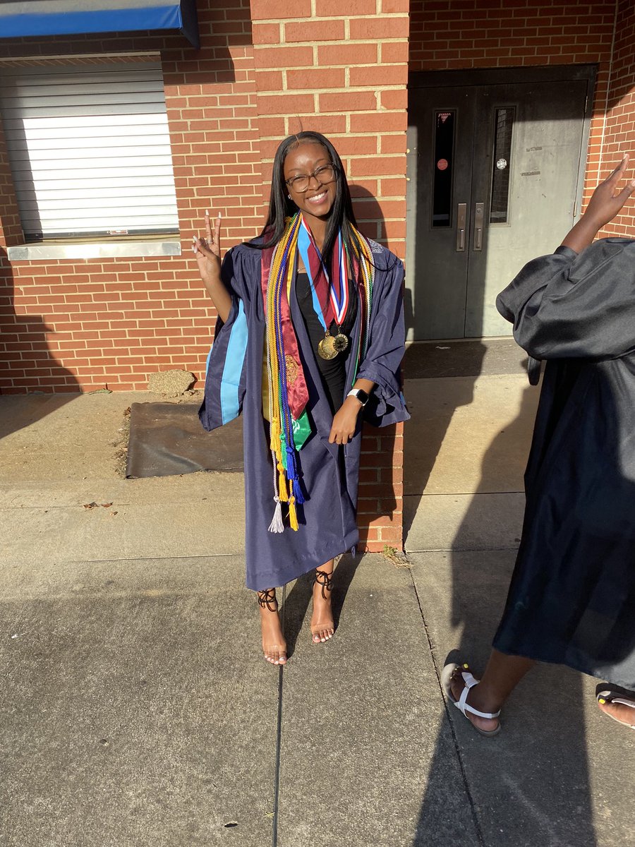 JadeNatiya's tweet photo. The Calhoun High School Alumni💙👩🏽‍🎓 https://t.co/k01VqcHS3C