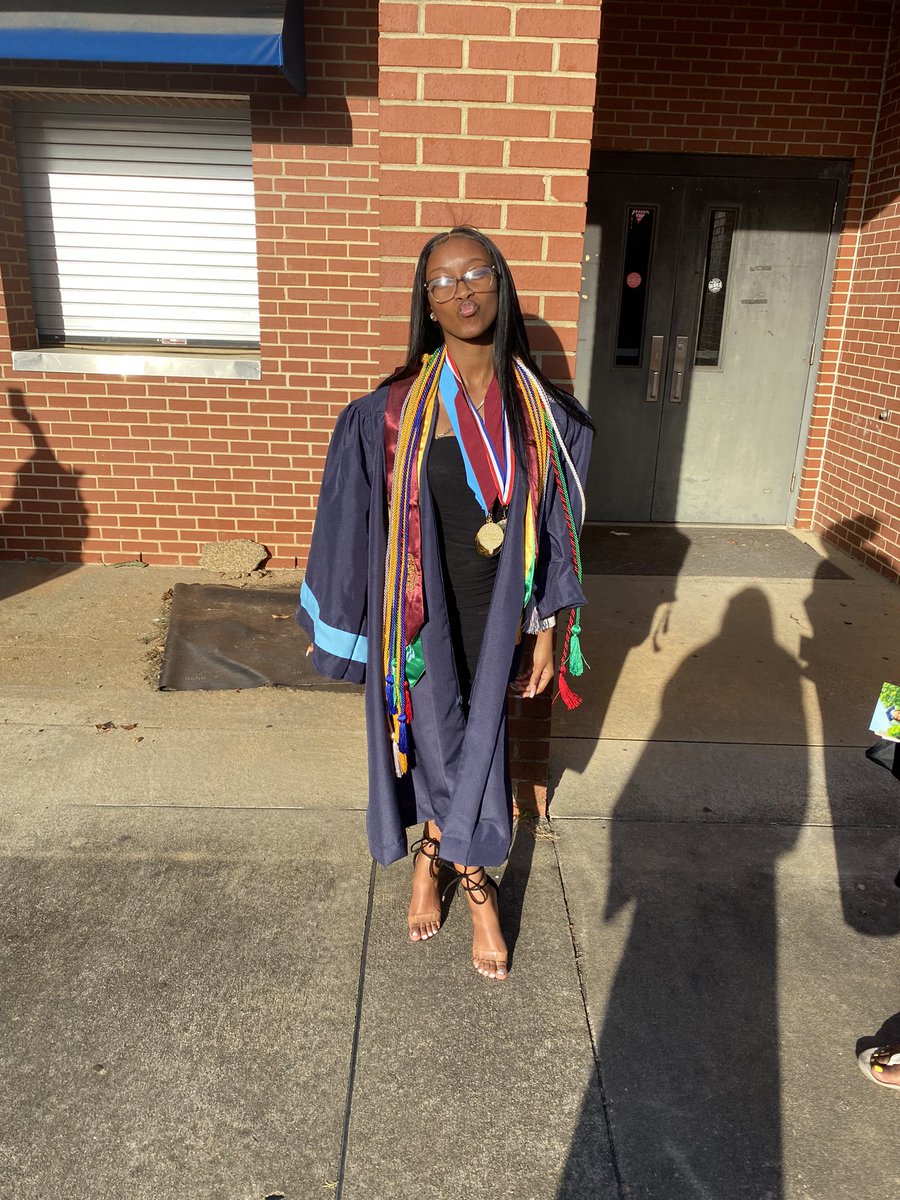 JadeNatiya's tweet photo. The Calhoun High School Alumni💙👩🏽‍🎓 https://t.co/k01VqcHS3C