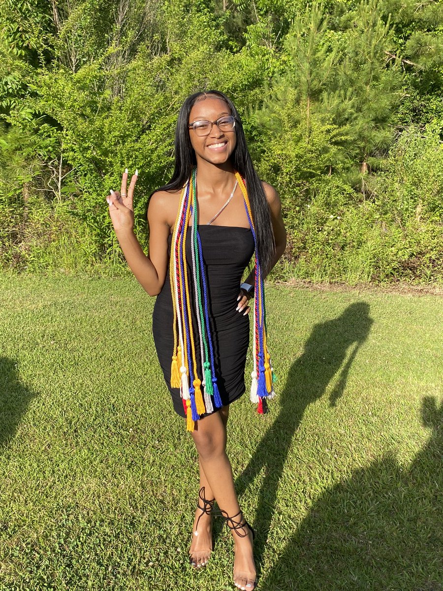 JadeNatiya's tweet photo. The Calhoun High School Alumni💙👩🏽‍🎓 https://t.co/k01VqcHS3C