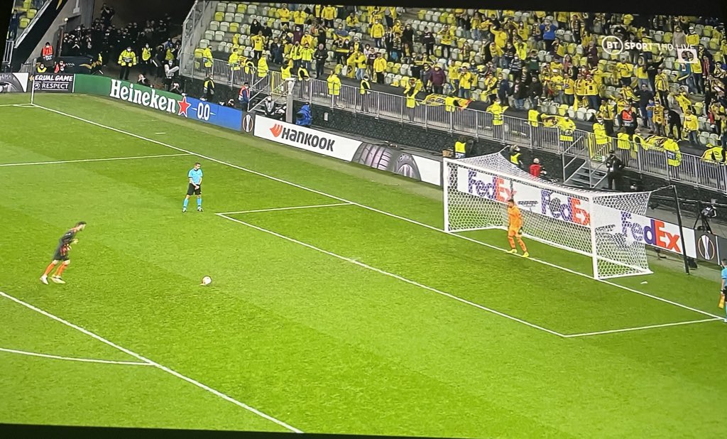 football images that precede unfortunate events (@cursedfootball) on Twitter photo 