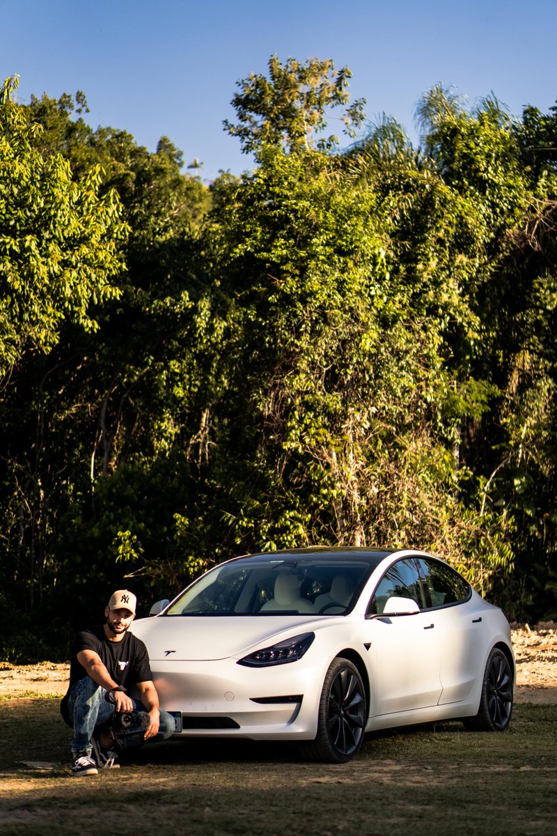 Pabloduart5's tweet photo. Não gosto de ostentar com oque não é meu! 
Por isso eu fui lá em comprei esse TESLA  pra não ficar ostentando com os carros dos outros 😂😂😂 https://t.co/ZinQcGApFF