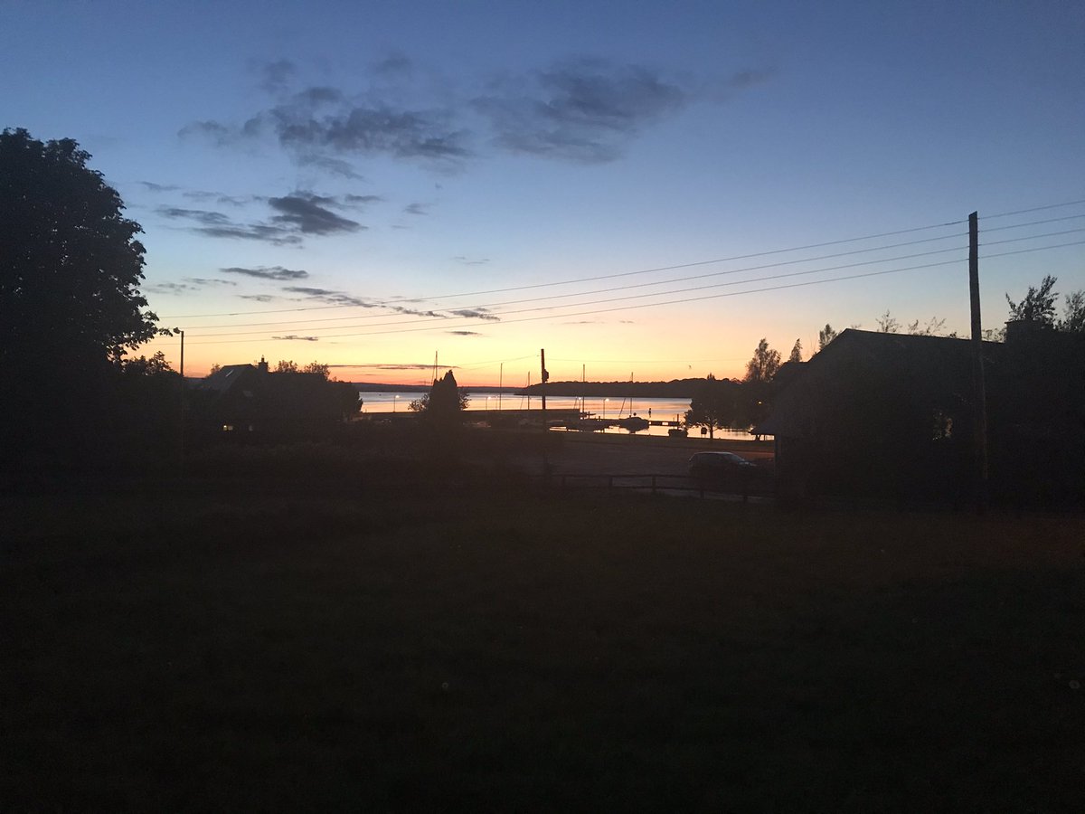 JoeDaCook1's tweet image. Nice sky over the harbour in Dromineer tonight
