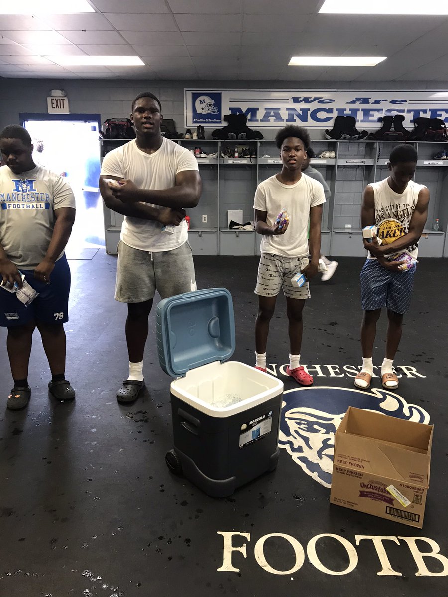 MHSBlueDevils21's tweet photo. Big shoutout to the MHS #BlueDevils Lunch Crew, MCSS, and @GaDeptAg for providing our after school lunches! Y’all help us get stronger every day! 
#WeAreManchester #Manchester #letsgobluedevils https://t.co/AVYklqJ0mI