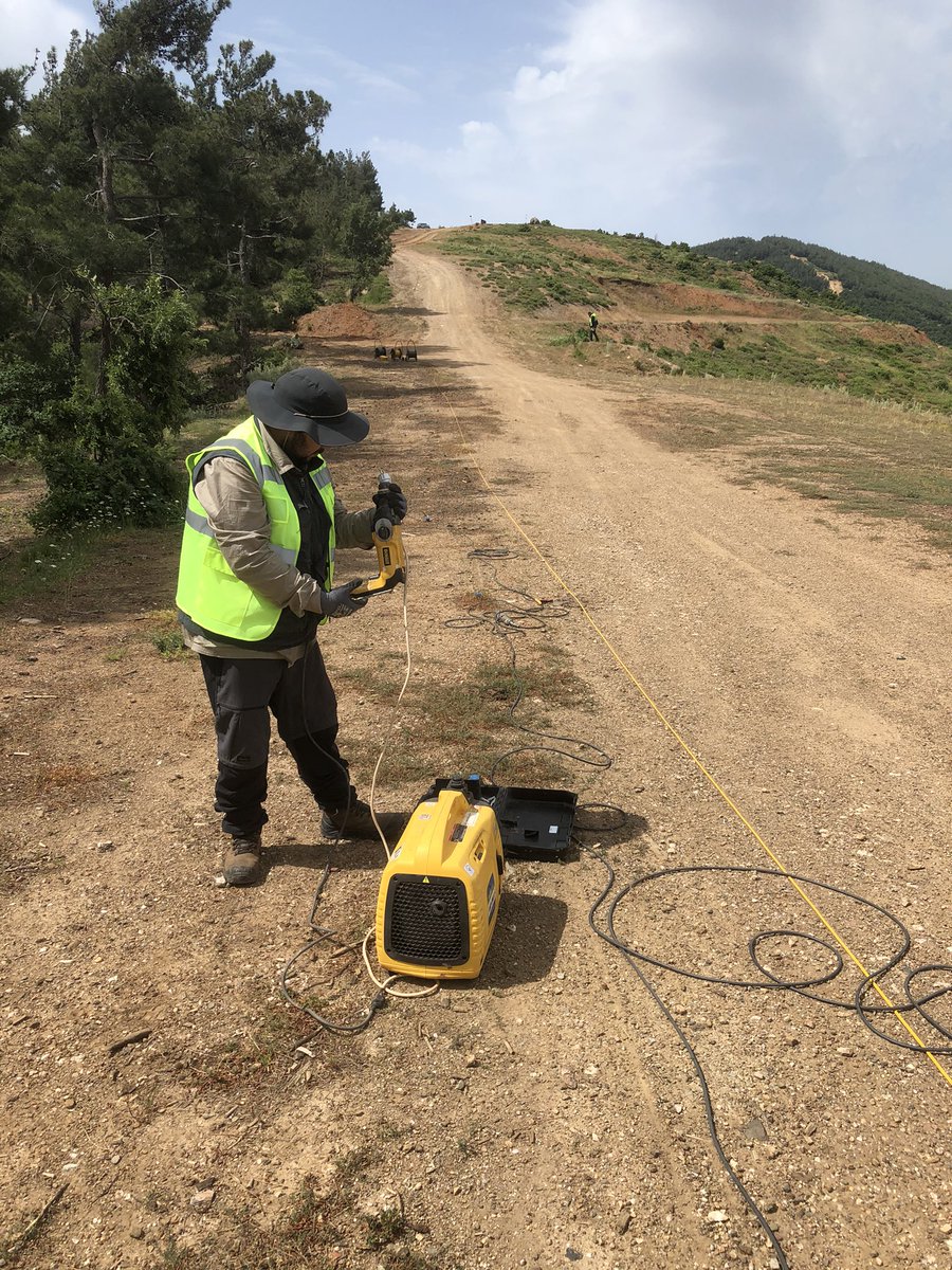 tun_muammer's tweet photo. #seismic #seismicreflection #geophysics @esteknikuniv @yerveuzay https://t.co/3LBt5E7qqV
