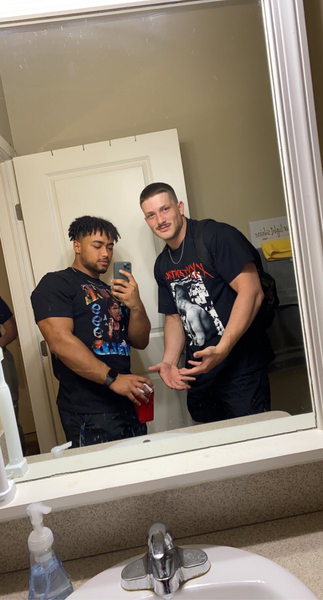 _chrisharness's tweet photo. All love ❤️ 🤘🏽 Happy Bday brother https://t.co/dTuDDUrHq2