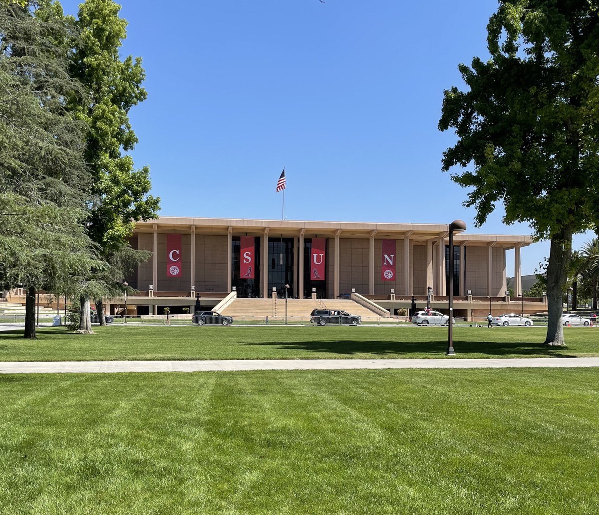 AnthroCSUN's tweet photo. ππCongratulations, Matadors! ππ
What a beautiful and sunny it has been as we cheer and celebrate our graduates. The grad parade is in full effect. Way to go graduates!! YOU DID IT πππ΅π
#CSUNGrad2020 #CSUNGrad2021 #CSUNcarmencement #CSUN #CSUNanthropology #CSUNcsbs https://t.co/Z2W1qNRko2