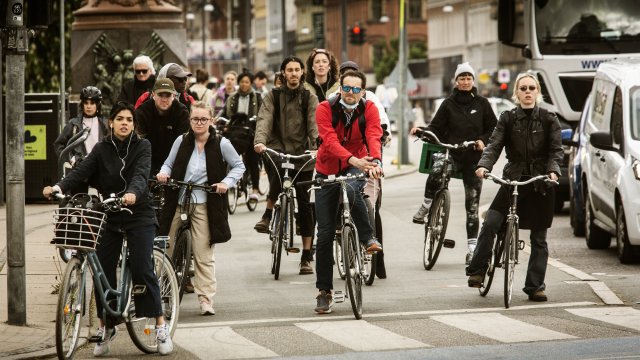 tijd's tweet photo. [OPINIE] Shoppen, mobiliteit en logistiek gaan back to the fifties https://t.co/e3P60xaFGQ https://t.co/z5ZgWKGI66