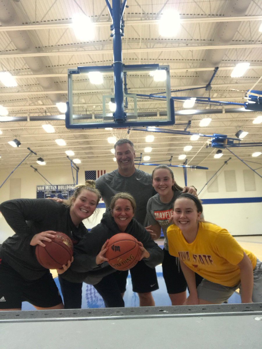 gv_wbb's tweet photo. Viking fans!! Help is in wishing junior-to-be Emily Roberts a very happy birthday!! Enjoy your time with family in sunny Florida @emers2120☀️🎈🎁⚾️ https://t.co/LeLIzHy2kI