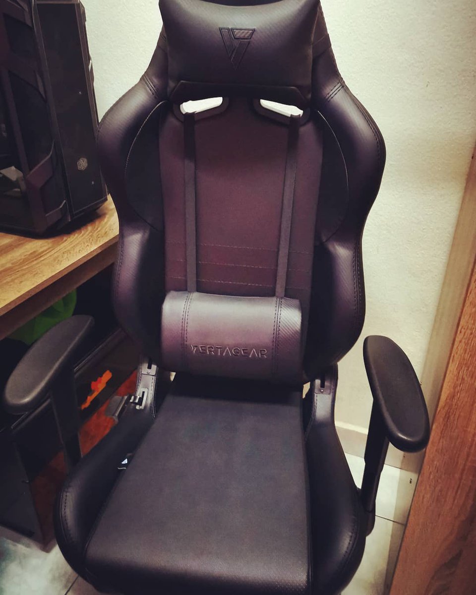 Vertagear's tweet photo. Is all-black your favorite colorway? 🖤 🖤 🖤  #SL2000
For cool chairs: https://t.co/jtiIzRRcw9
📸 : jheare03 https://t.co/4520a9ro4c