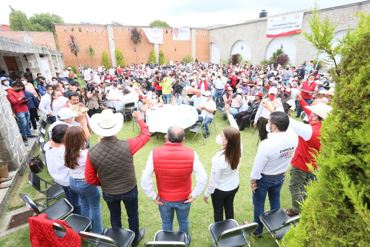 En #Zacatlán #Puebla, en un encuentro con las estructuras cenecistas, respaldamos a @ppmarquezm, <a href="/JosefinaGHof/">Josefina García Hernández</a> y <a href="/JEnriqueRiveraR/">Enrique Rivera</a> 

En equipo y con nuestro apoyo lograremos que Zacatlán tenga prosperidad y mejores oportunidades.

¡Nuestros triunfo está en el territorio!