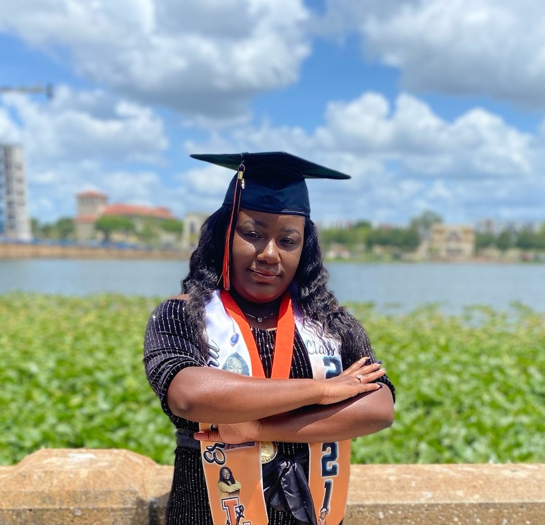 DesmondDyles's tweet photo. #polkgrad21 Congratulations to our princess Erica Ford. The family is very proud of your achievement. πͺπΎβ€π©πΎβπ https://t.co/fmTv70LPiB